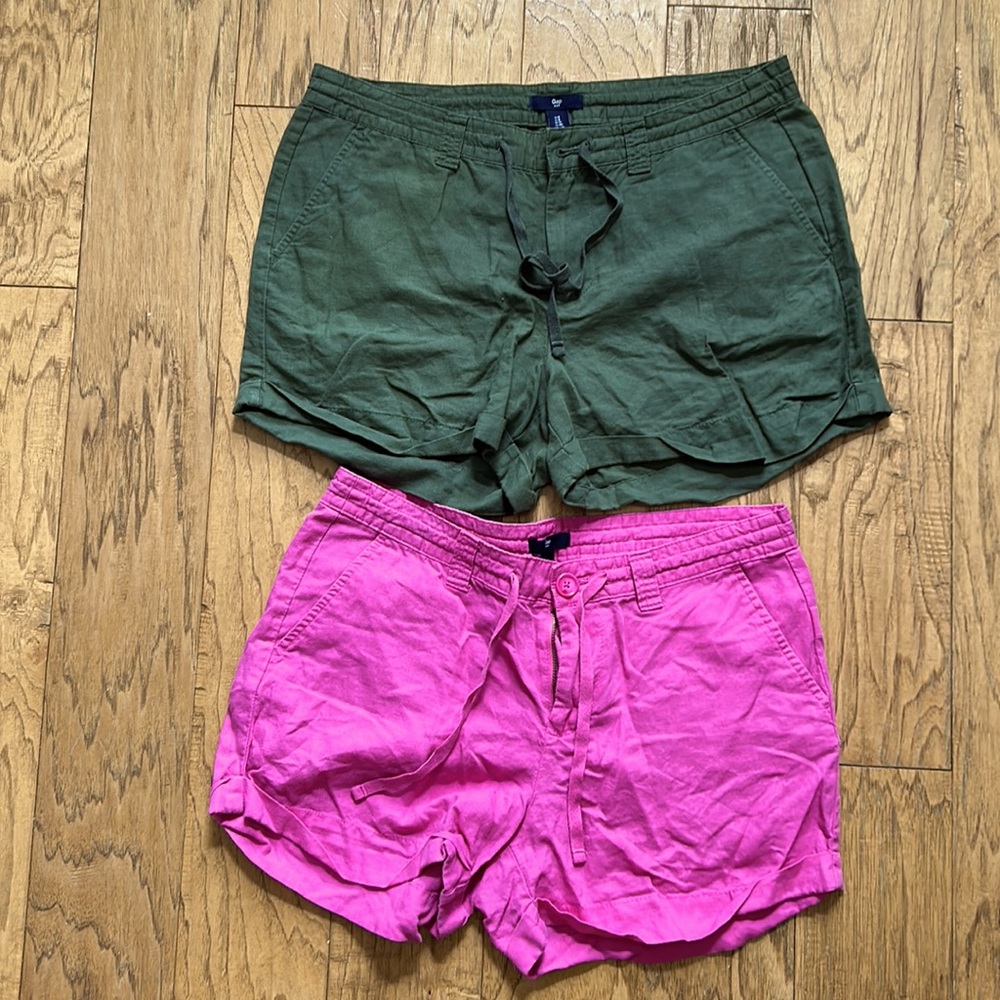 2 pair of women’s shorts from Gap size 8.